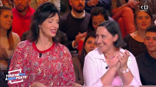 El Top rojo seda impreso por Géraldine Maillet en Touche pas à mon poste del 05/11/2018