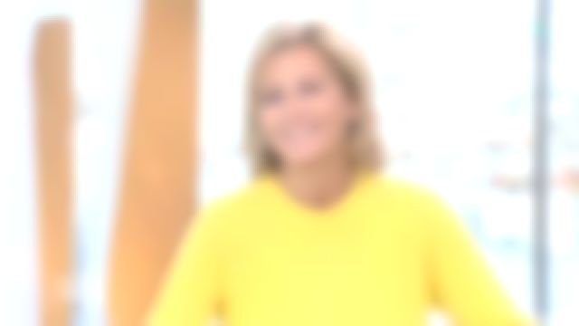 The sweater yellow Claire Chazal in free Entry to the 05/11/2018