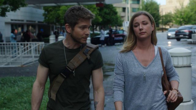 Hammered Circle Labradorite Tag Necklace of Nicolette Nevin (Emily VanCamp) in The Resident (S02E01)