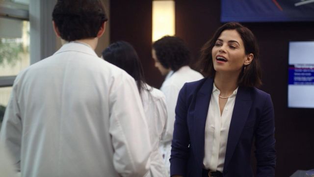 Long Blue Blazer of Julian Lynn (Jenna Dewan) in The Resident (S02E02)