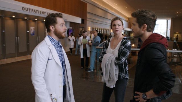 Hunter Button Down shirt of Nicolette Nevin (Emily VanCamp) in The Resident (S01E11)