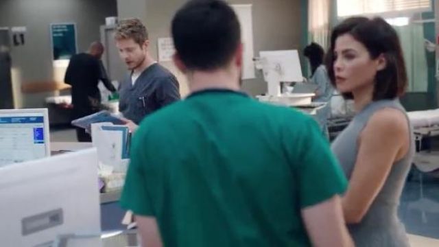 Sleeveless Peplum Top of Julian Lynn (Jenna Dewan) in The Resident (S02E05)