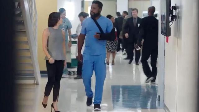 Pantalones negros usados por Julian Lynn (Jenna Dewan) en The Resident (S02E05)