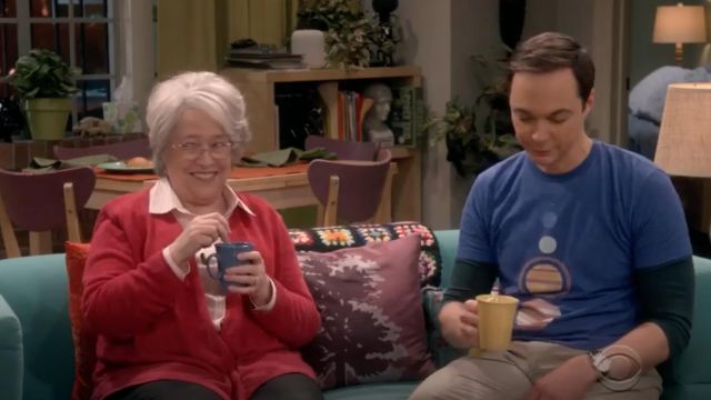 The t-shirt blue solar system for Design By Humans of Sheldon Cooper (Jim Parsons) in The Big Bang Theory S12E07