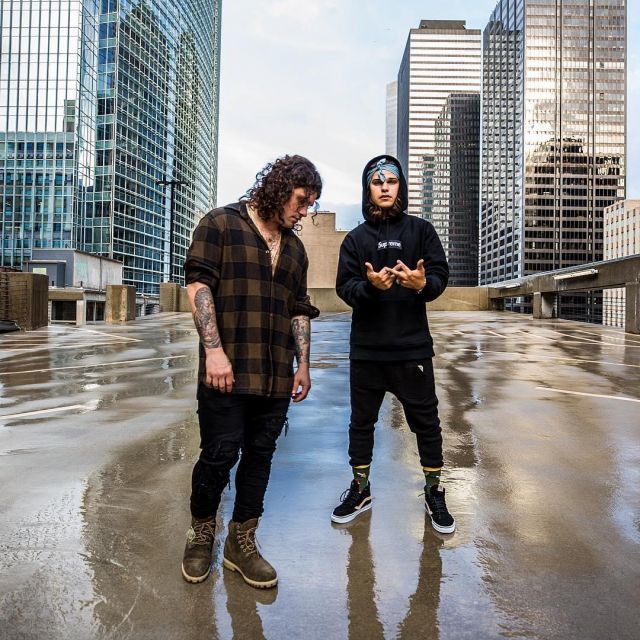 les Sneakers Vans Sk8 Hi portées par Alex van den Hoef sur le compte instagram de @dvbbs
