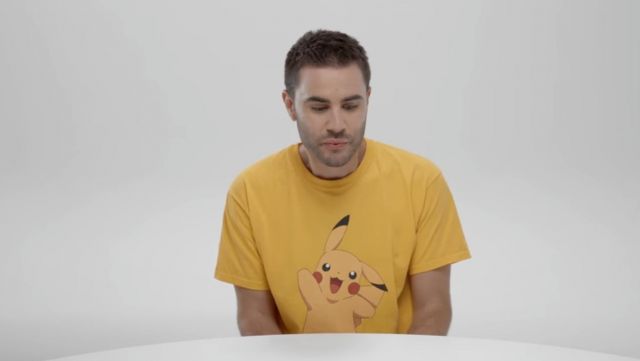 Le t-shirt pikachu porté par Cyprien dans sa vidéo Fais un voeu