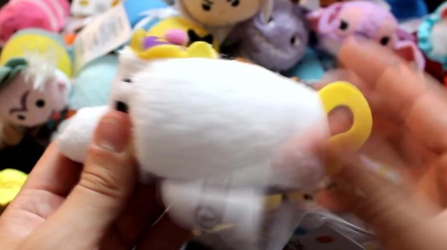The Tsum Tsum of madame Samovar in the beauty and the beast Wonder Hook in the video 30 NEW TSUMTSUMS !!