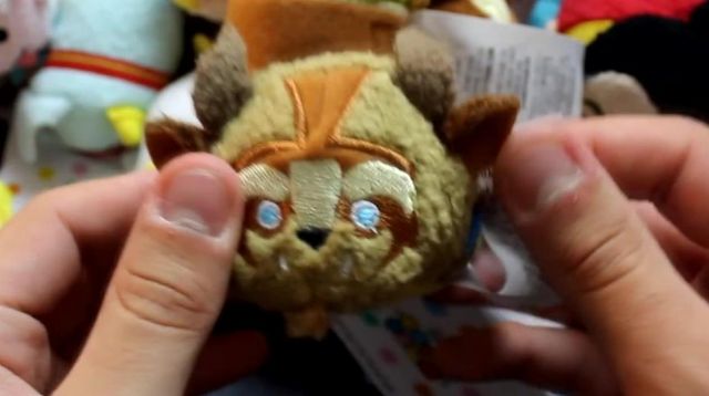 The Tsum Tsum of the Beast in beauty and the beast, Wonder Hook in the video 30 NEW TSUMTSUMS !!