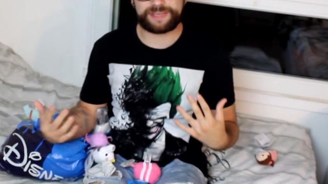 The T-shirt of the Joker Wonder Hook in the video 30 NEW TSUMTSUMS !!