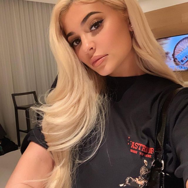 Enjoy The Ride Tee Black of Kylie Jenner on the Instagram account @kyliejenner