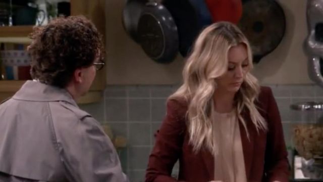 Le tailleur porté par Penny (Kaley Cuoco) dans The Big Bang Theory S12E07