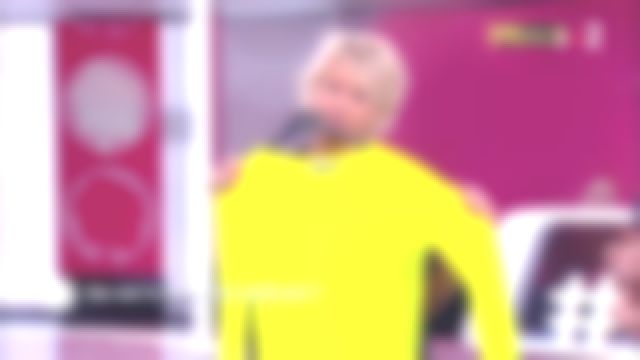 Le pull jaune flashy Majestic Filatures présenté dans la rubrique mode de C'est au programme le 14.11.2018