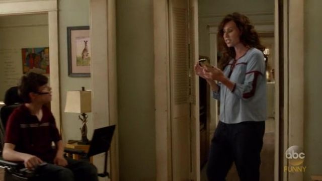 Chambray Top worn by Maya DiMeo (Minnie Driver) in Speechless (S02E01)