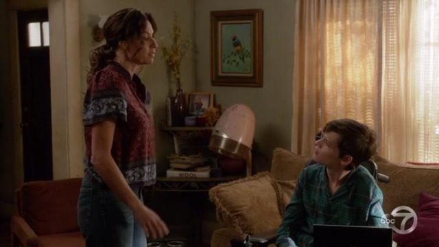 Print Silk Top of Maya DiMeo (Minnie Driver) in Speechless (S02E13)