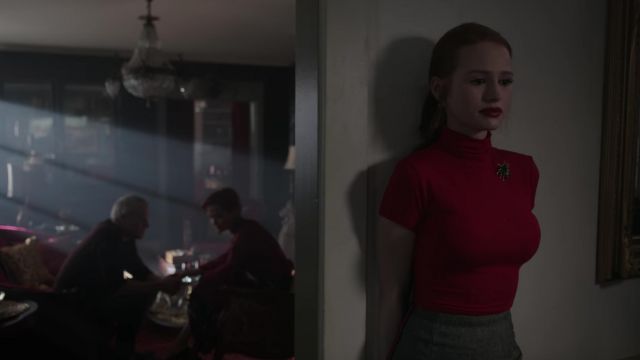 The turtleneck red Lauren by Ralph Lauren of Cheryl Blossom (Madeleine Petsch) in Riverdale S02E15
