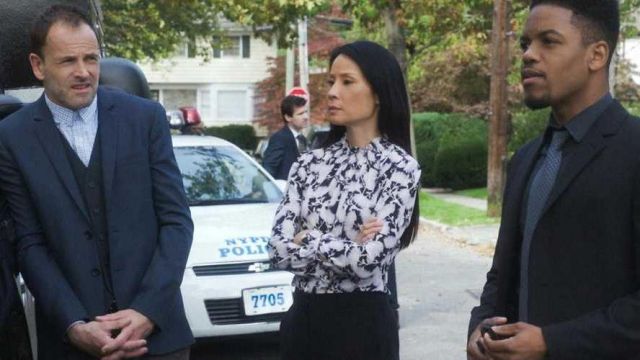 Bird pattern shirt worn by Dr. Joan Watson (Lucy Liu) as seen in Elementary S06E09