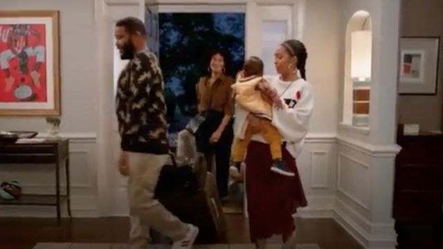 La jupe à carreaux asymétrique de Zoey Johnson (Yara Shahidi) dans black-ish (S05E01)