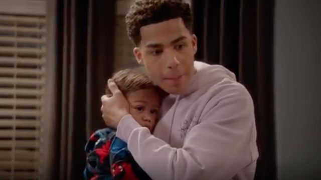 The sweat Lover of Andre Johnson, Jr. (Marcus Scribner) in black-ish (S05E02)