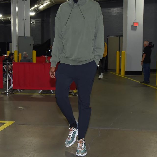 Nike React Element 87 "undercover" Sneakers worn by Kevin Durant on the Instagram account @leaguefits