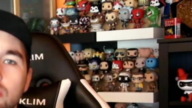 The funko pop Star Lord in The guardians of the galaxy 2 Linksthesun in the video The Point - November 2018
