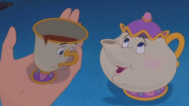 The replica of the tea service ceramic Mrs. Potts in beauty and The Beast