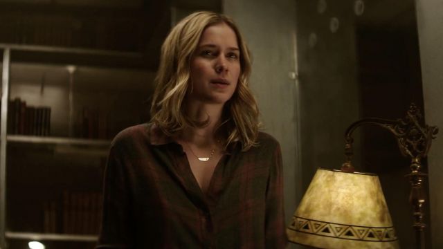 Bella Dahl Frayed-Hem Side-Button Plaid Shirt worn by Guinevere Beck (Elizabeth Lail) as seen in YOU S01E10