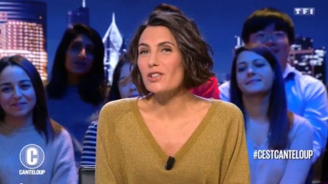 The sweater golden of Alessandra Sublet's in It is Canteloup the 20/11/2018