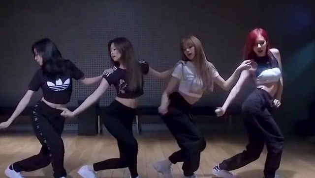 The Crop Top Adidas Jennie Kim In The Video Ddu Ddu Duu