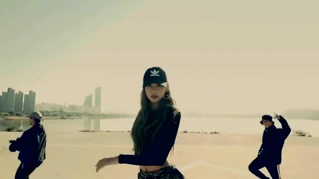 The Adidas cap of Lisa in The clip BLACKPINK LISA : X ACADEMY [ ZOOM - 2 TIMES ]