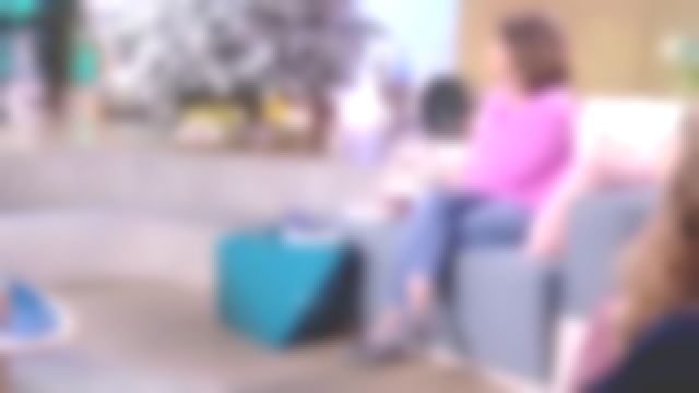 Les chaussures argentées à semelles compensées de Faustine Bollaert dans Ça commence aujourd'hui le 26.11.2018
