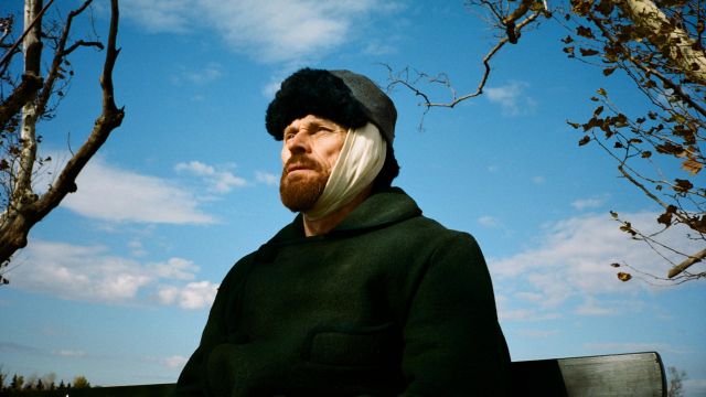 Vincent Van Gogh (Willem Dafoe) chapka chapeau comme on le voit À la Porte de l'Éternité