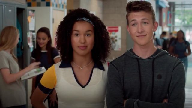 Polo De Jonni de Project Social T usado por Buffy Driscollr (Sofia Wylie) en  Andi Mack S03E04 | Spotern