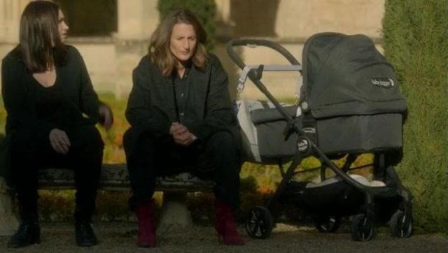 Le chassis poussette gris Baby Jogger de Camille Cottin dans Dix Pour Cent S03E05