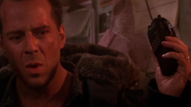 Le Kenwood TH-45AT Transceiver utilisé par John McClane (Bruce Willis) dans Die Hard 2 : 58 minutes pour vivre