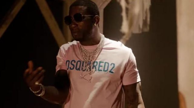 The pink t-shirt Dsquared Logo worn by Gucci Mane in his clip I'm Not Goin' feat. Kevin Gates