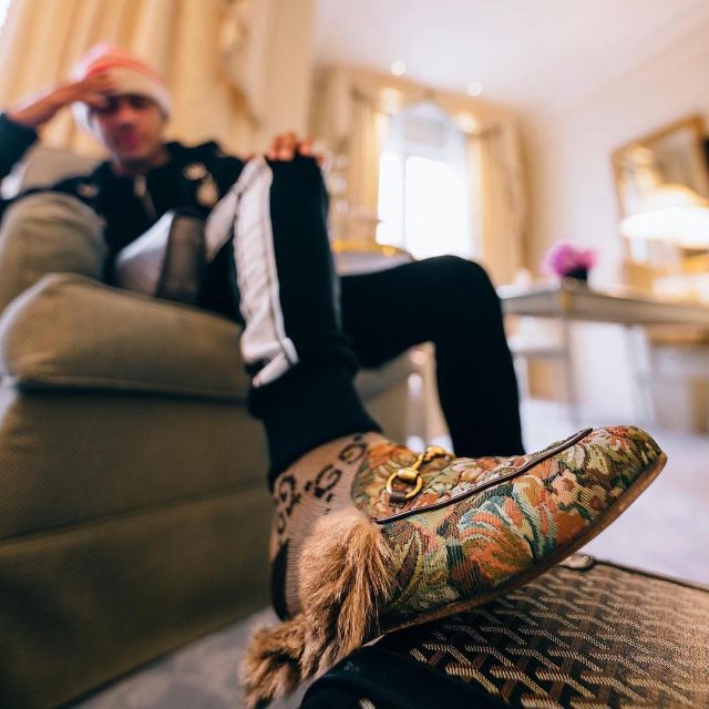 Les mules Princetown imprimées Gucci portées par Memphis Depay sur son compte Instagram @memphisdepay
