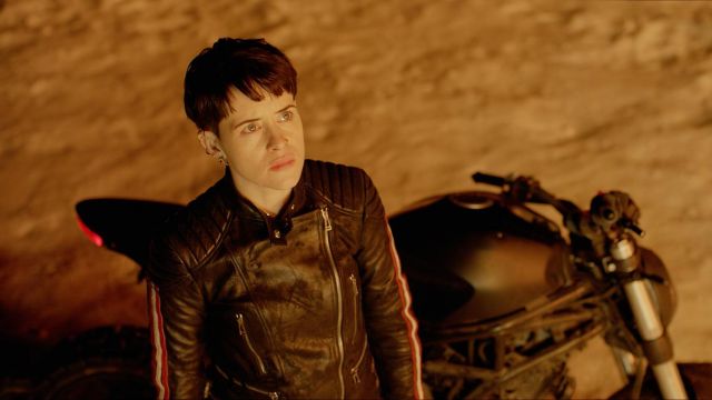 The jacket motorcycle Belstaff worn by Lisbeth Salander (Claire Foy) in Millennium : that which does not kill me