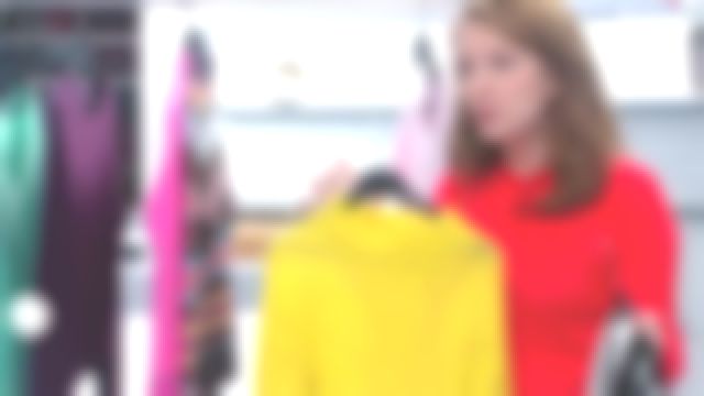 The sweater yellow Berenice presented by Sophie Brafman in this is the program the 07.12.2018