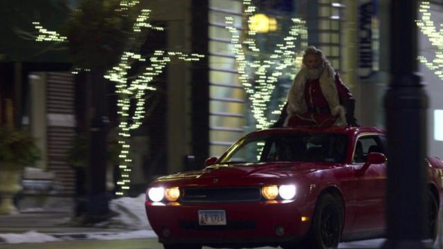 The Dodge Challenger SRT car in red driven by Santa Claus (Kurt Russell) in the movie The Christmas Chronicles