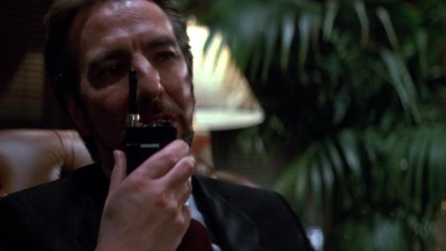 The Walkie Talkie Kenwood of Hans Gruber (Alan Rickman) in Die Hard 1 : Piège de cristal