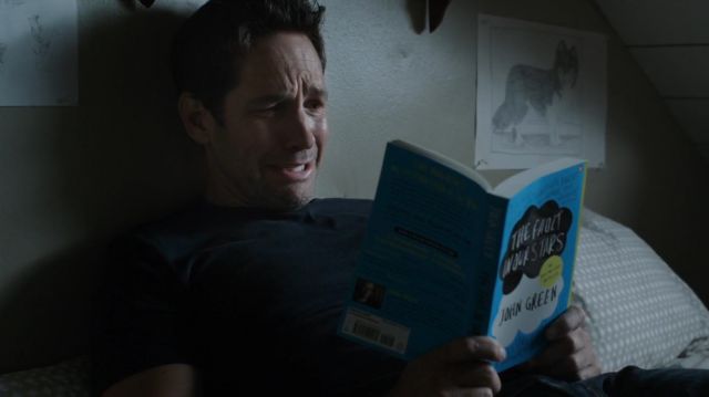 The novel "Our stars contrary" that makes Scott Lang (Paul Rudd) in the Ant-Mant and the Wasp