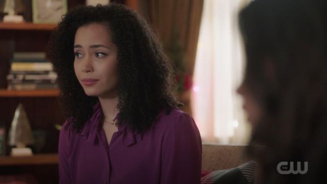 The necklace pendant 'M' Kate Spade New York Macy Vaughn (Madeleine  Mantock) in Charmed S01E09 | Spotern