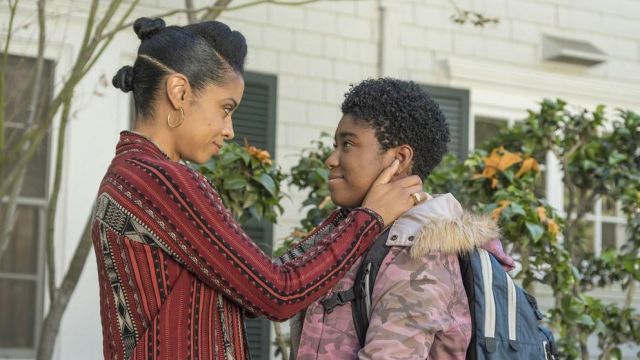Ethnic cardigan worn by Beth Pearson (Susan Kelechi Watson) in This Is Us S02E10