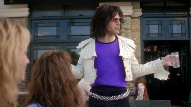 Violet t-shirt porté par Freddie Mercury (Rami Malek) comme on le voit dans Bohemian Rhapsody