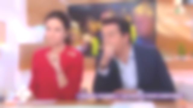 Le pull rouge de Marion Ruggiéri dans C à vous du 11/12/2018