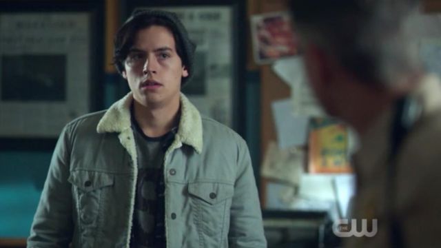 Jean jacket with collar moumoute of Jughead Jones (Cole Sprouse) in Riverdale S01E07