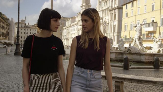 The black t-shirt with printed cherries Ludivica (Alice Pagani) in Baby S01E05