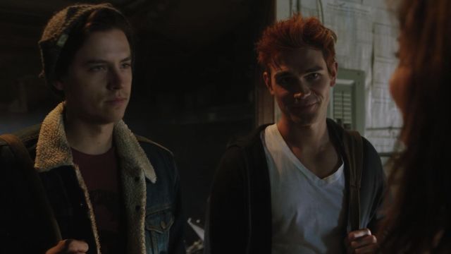 The jacket in jean-collar sheep Levi's worn by Jughead Jones (Cole Sprouse) in Riverdale S03E08