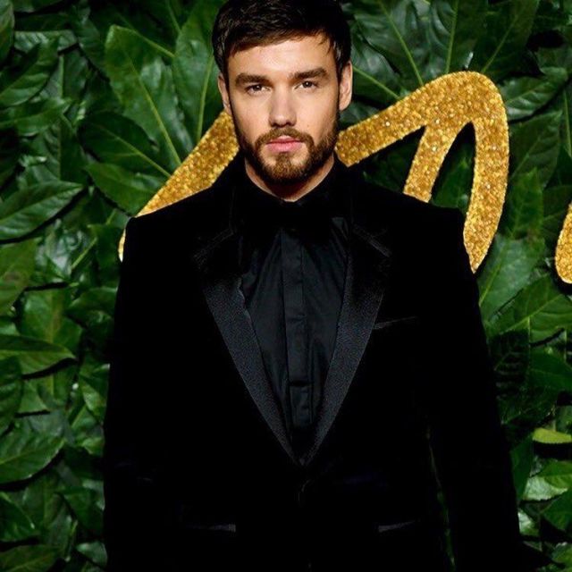 La costume Hugo Boss de Liam Payne sur le compte Instagram @liampayne
