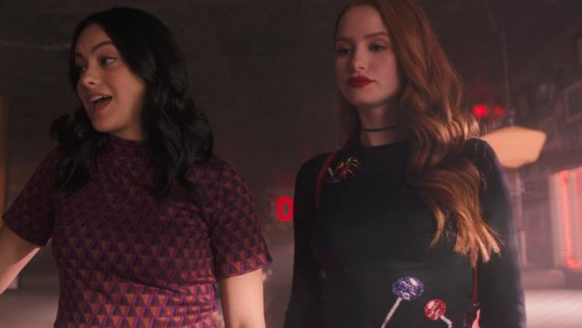 The black sweater with red lollipops and blue of Cheryl Blossom (Madelaine Petsch) in Riverdale S03E08
